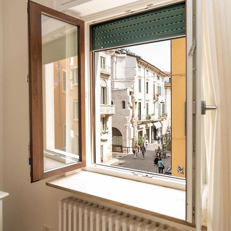 Domus Verona - Elegante Residenza Con Affaccio Su Porta Leoni エクステリア 写真